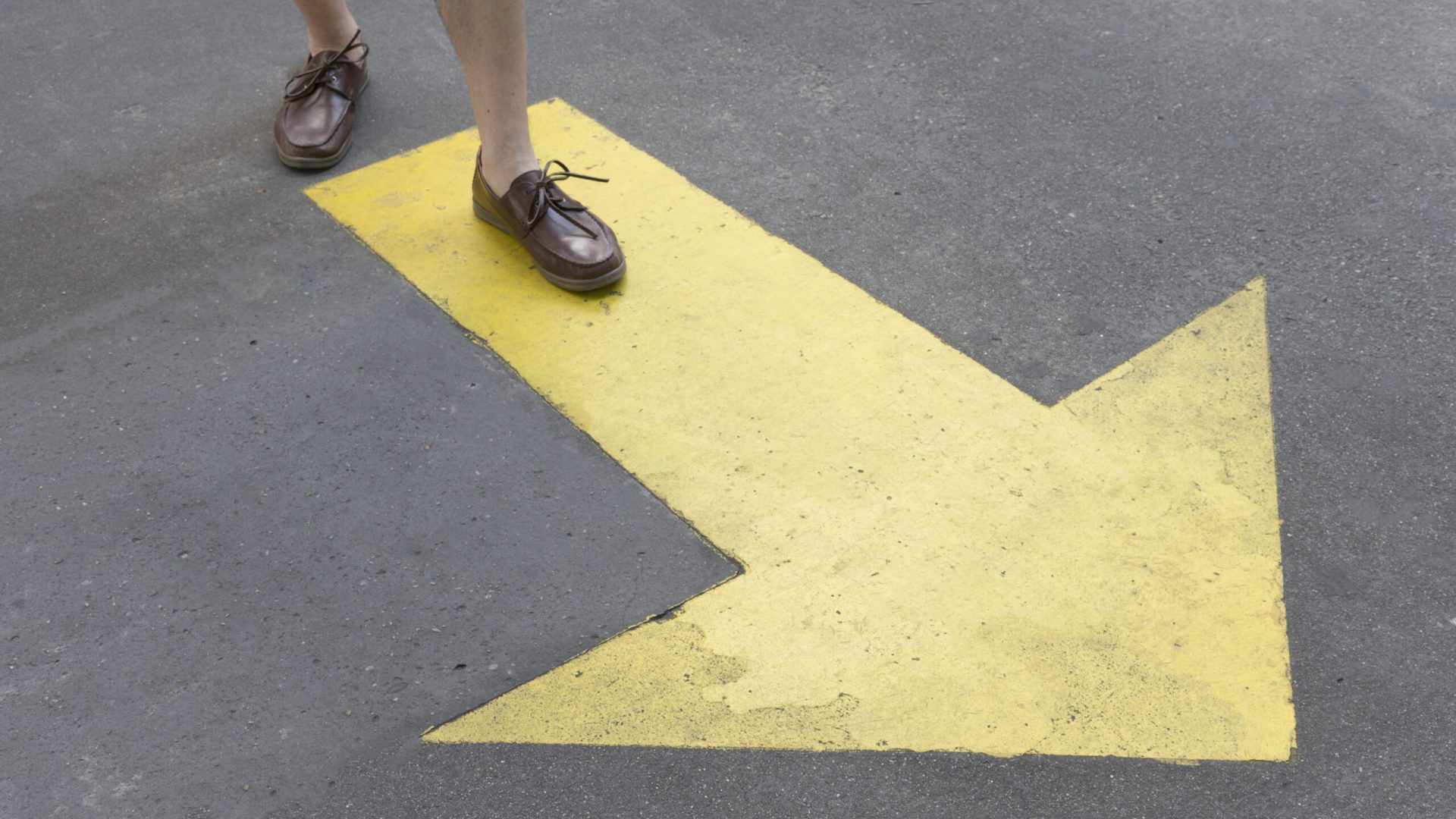 high-view-yellow-painted-arrow-streets-legs